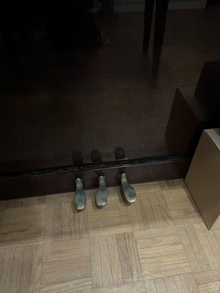 Piano vertical Osaki com história – para restauro