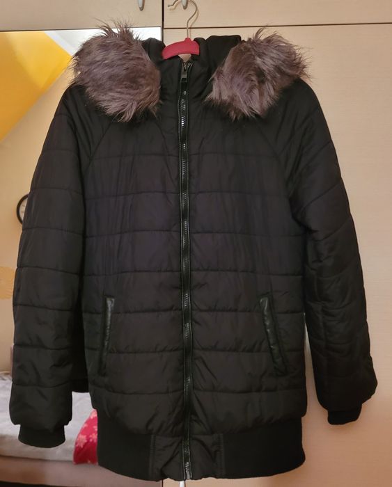 Czarna kurtka z futerkiem New Look 36/S