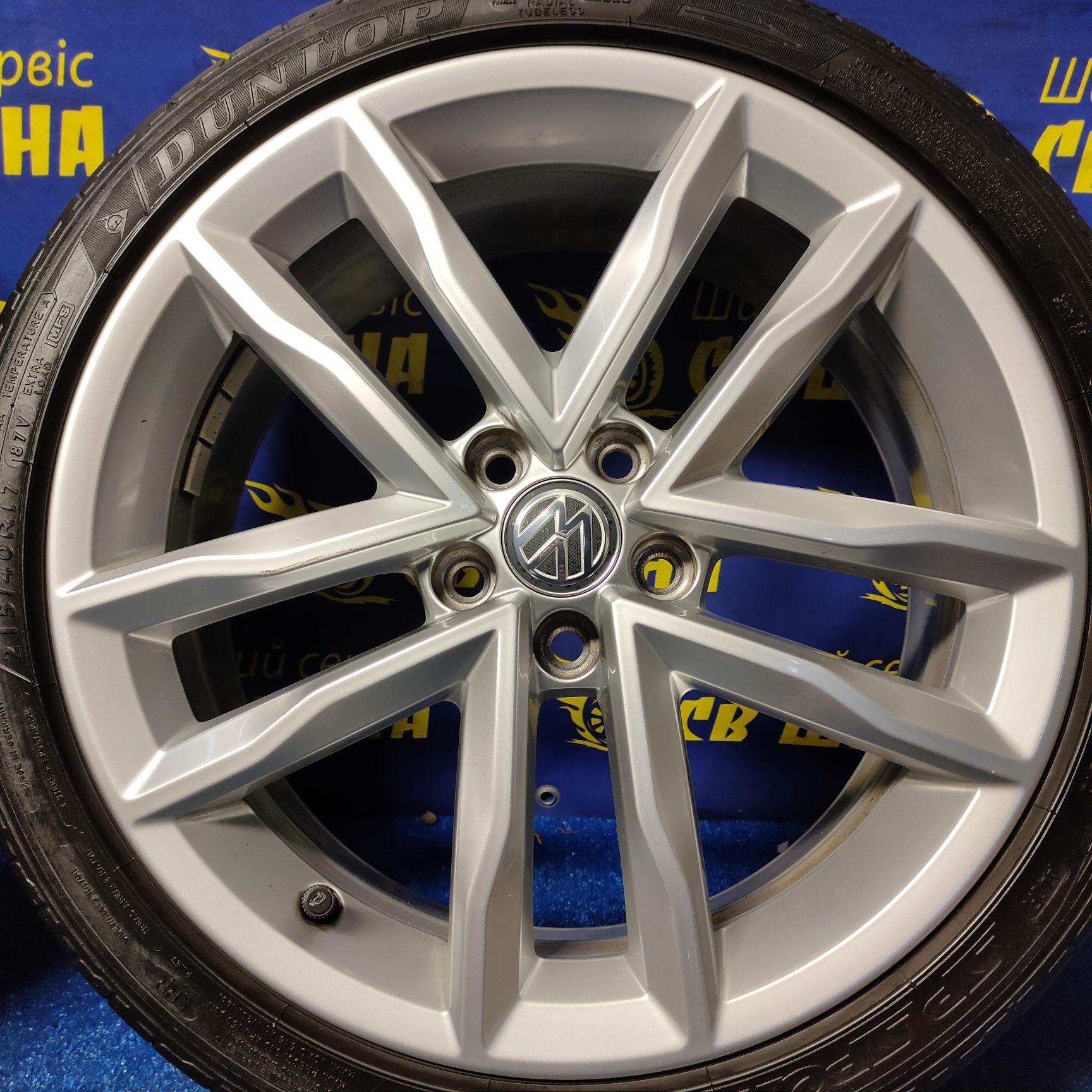 Диски 5x100 R17 Volkswagen Polo Skoda Fabia Rapid Seatз шинами Dunlop