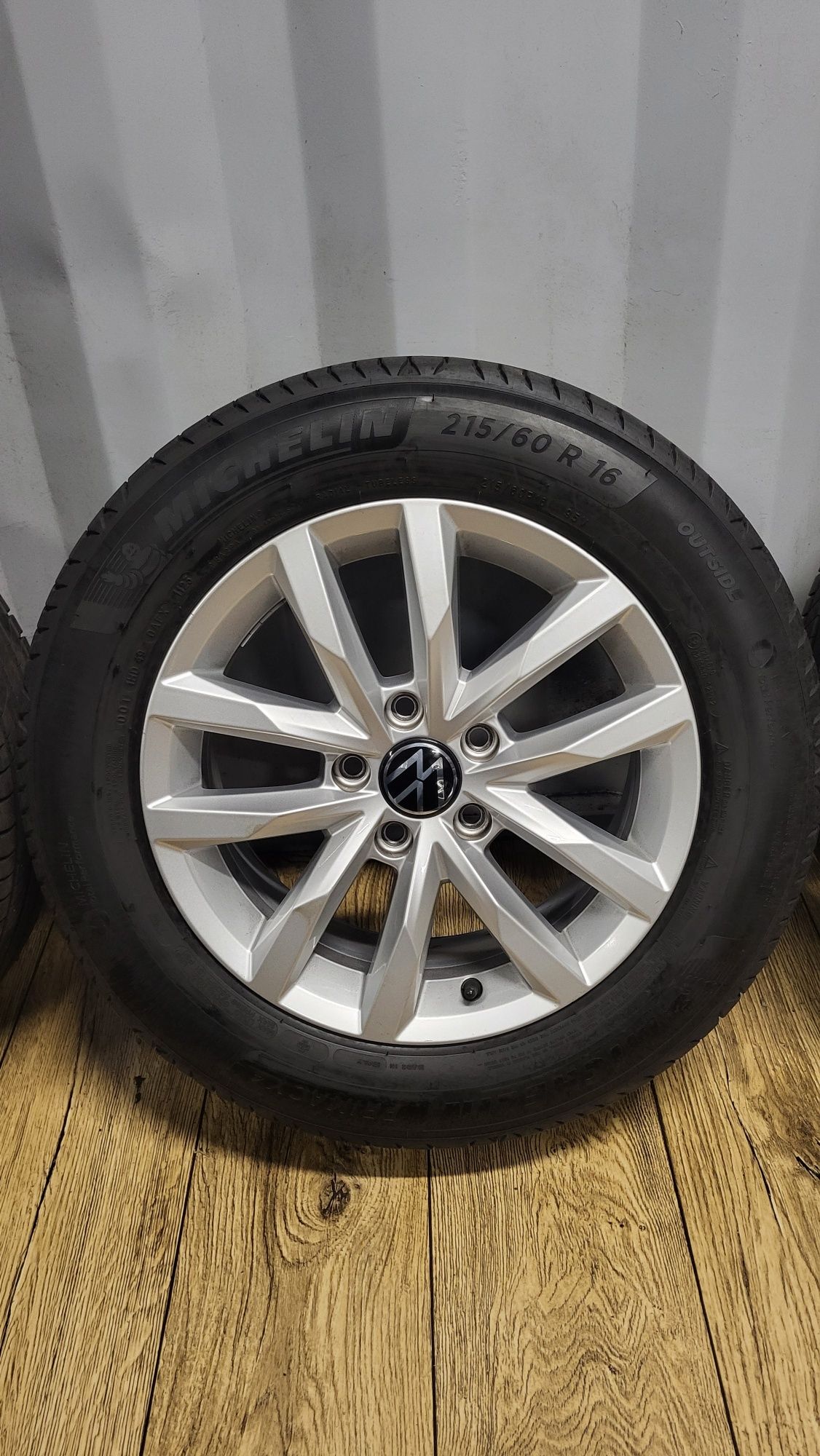 Alufelgi Vw 16" 5x112 z oponami 215/60 R16 Passat B8 B7 Touran