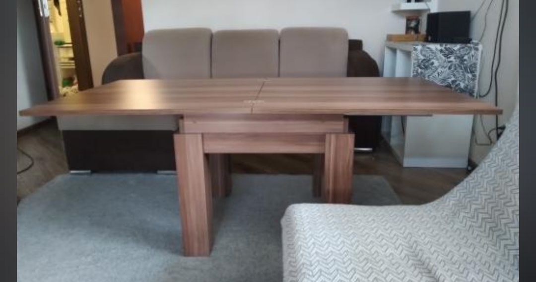 Stół I sofa w dobrym stanie
