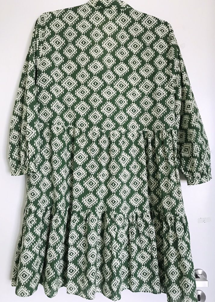 Vestido estampado verde ZARA (L)