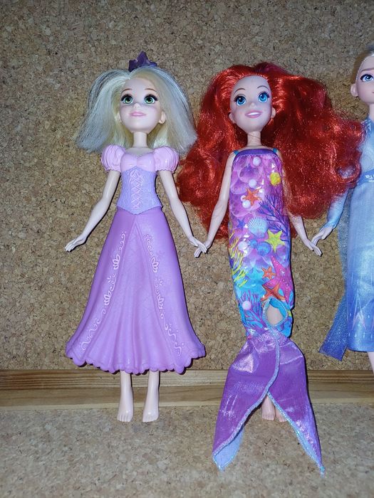 Princesas Disney, bonecas. Cada 6€
Ariel, Elsa, Anna Frozen, Cinderela