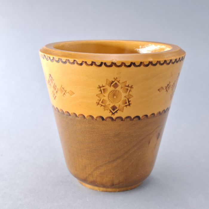 lata 60/70-te piękny drewniany pojemnik kubek cepelia