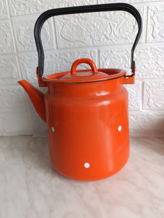 Чайник у горошок