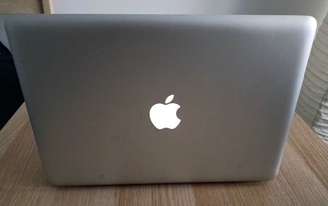 Apple MacBook Pro 13.3” mid 2010 8GB RAM / 256GB