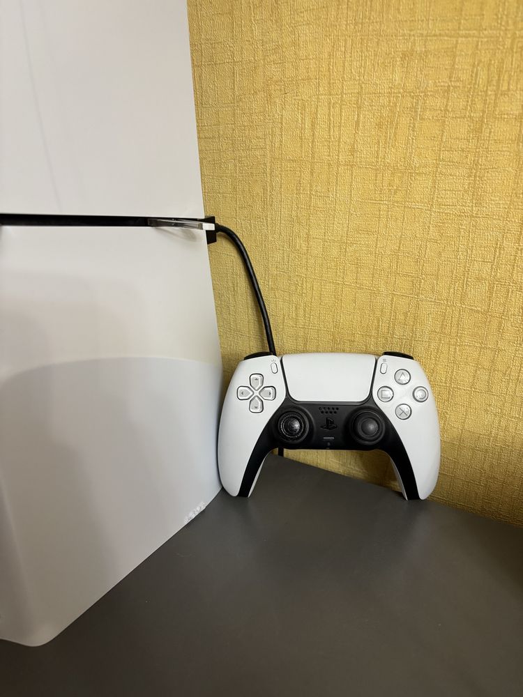продам приставку PlayStation PS5