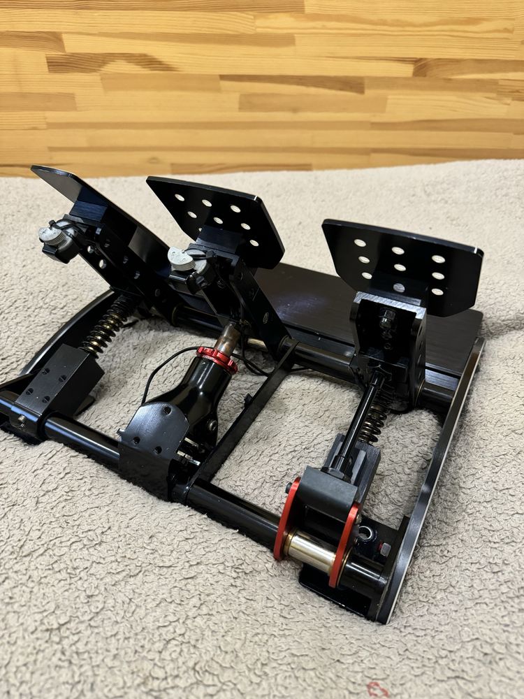 Хороший стан. Ігрові педалі Fanatec Clubsport Pedals V3