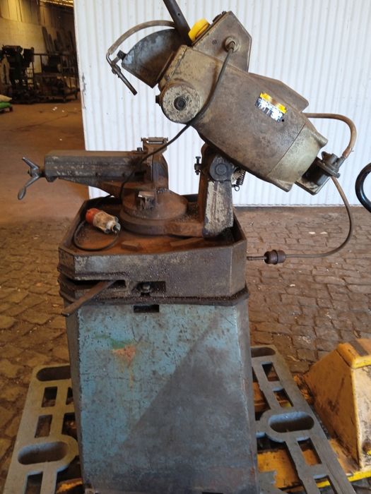 Serrote de disco para cortar tubo barras e ferro trifásico é muito bom