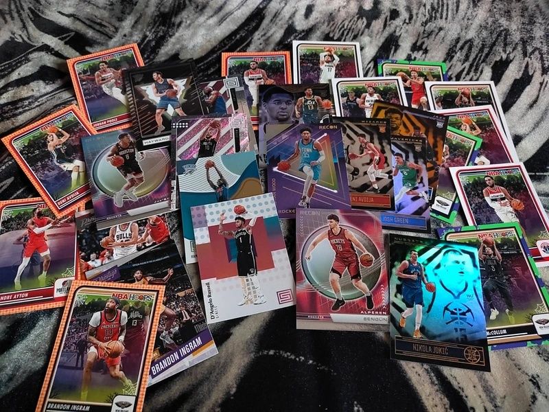 28 kart NBA Mix- Haunted, Recon, Status, Illusions, Prestige. Panini