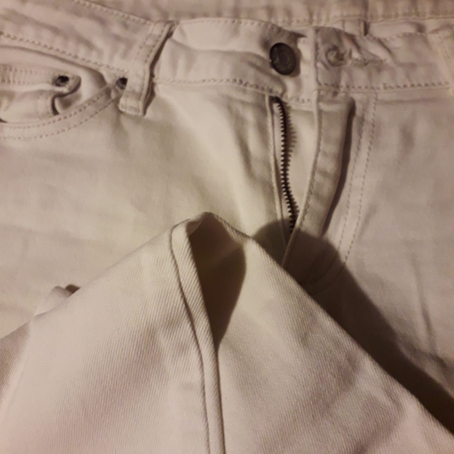 Białe spodnie rurki M