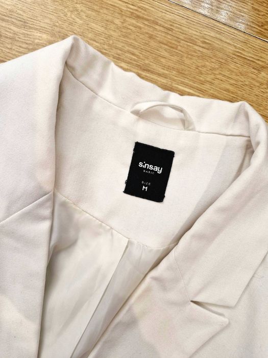 Biała marynarka codzienna Sinsay M guziki wiskoza