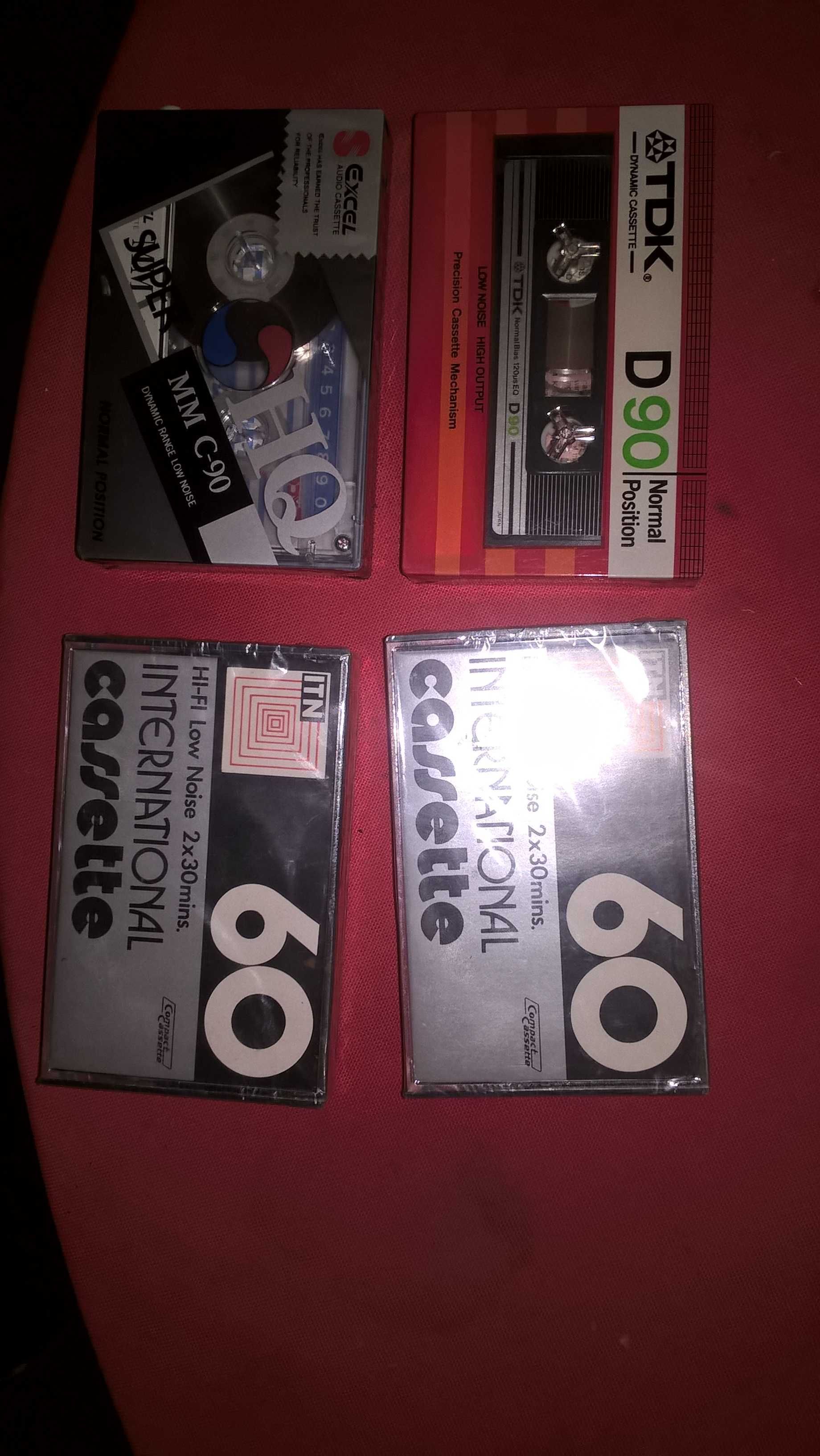 Продам аудио кассеты и видео кассеты, новые