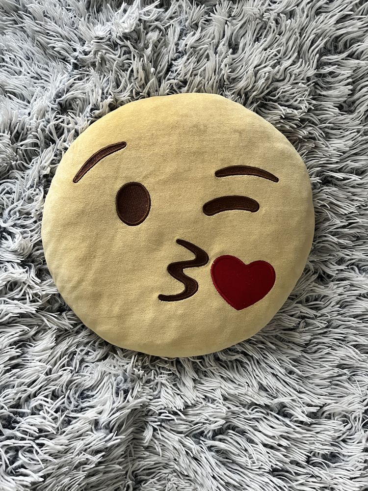 Poduszka emotka emoji buziak serce