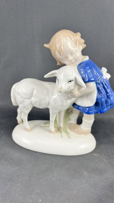 Porcelsnowa figurja dziewczynjs z oeieczka