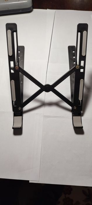 Продаю УДОБНУЮ, ЛЁГКУЮ,  НОВУЮ подставку под планшет, ноутбук 8-13"