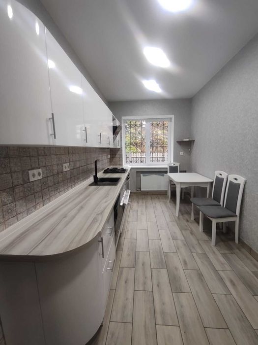 Продаж будинку з новим ремонтом. На 9 сотках землі. По вигідній ціні