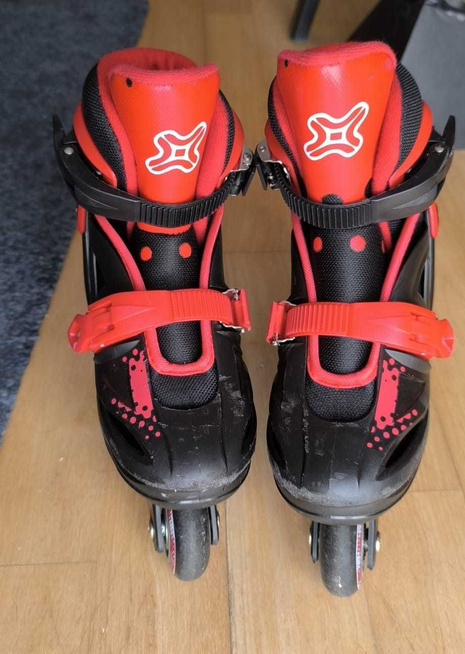 Patins de criança em bom estado, com capacete e proteções