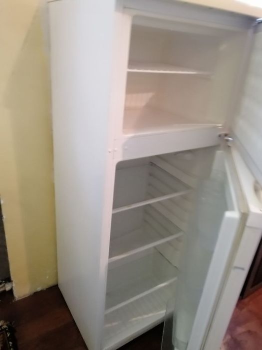 Продам не рабочий холодильник