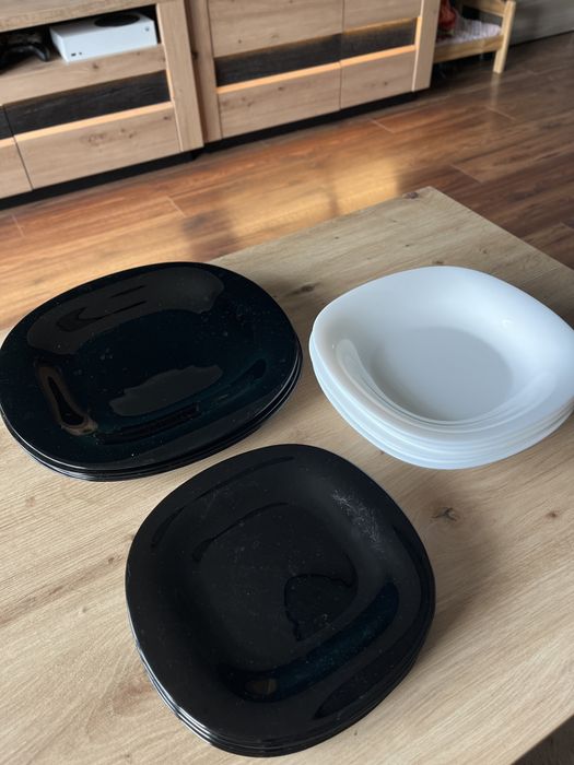 Zestaw obiadowy talerze kwadratowe czarno-bialy