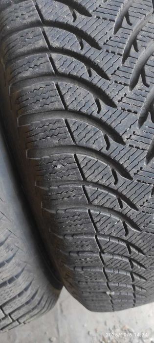 Шини  215/60/16 Michelin зима 2011 року , комплект.