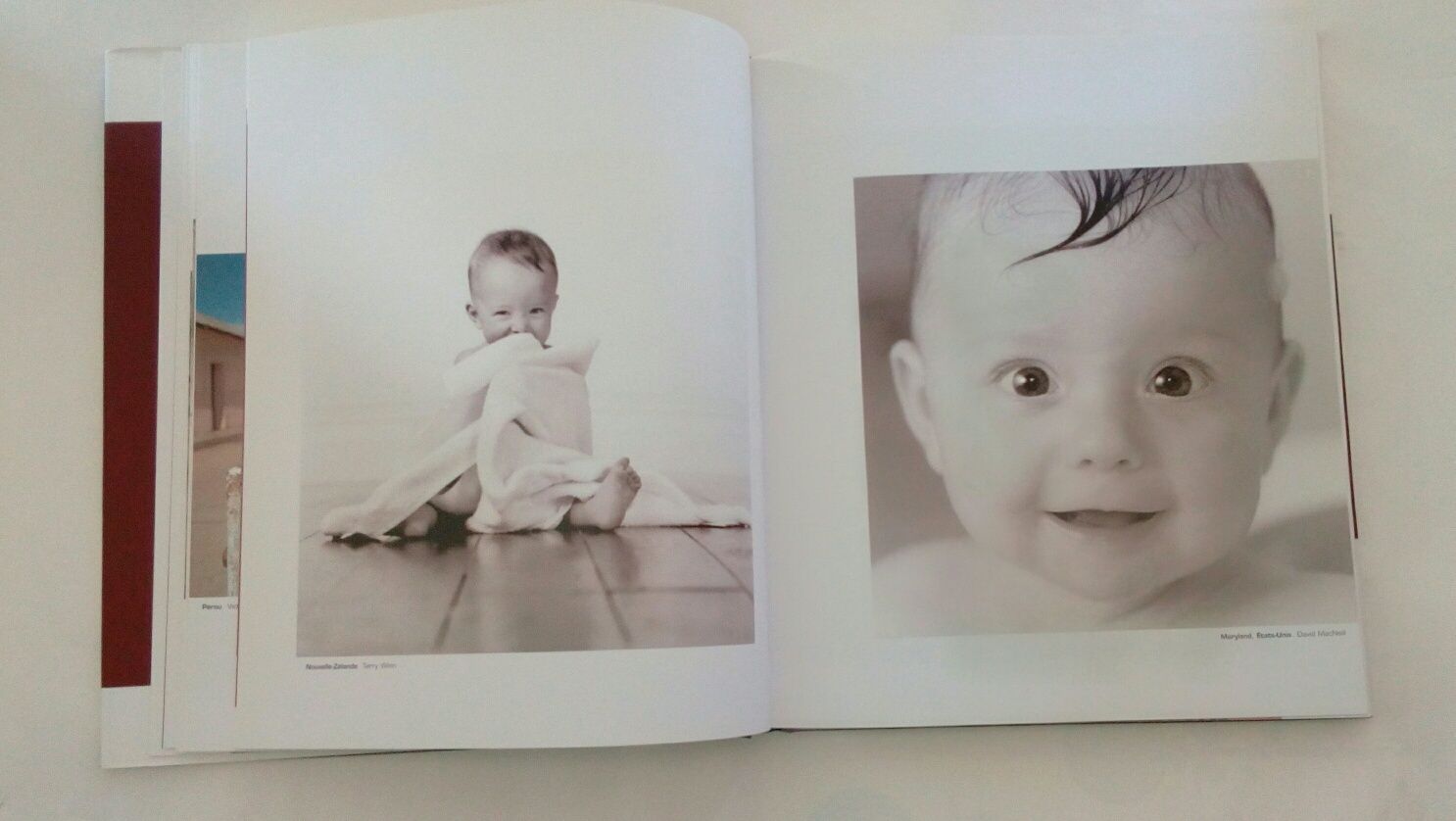 Livro de fotografias, 'Un Jour, Un Enfant...' em francês.