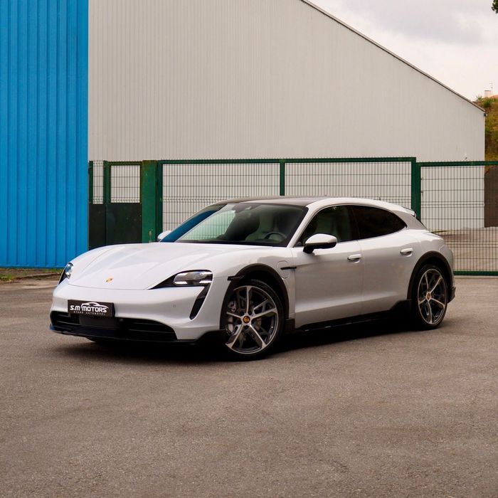 Porsche Taycan Cross Turismo 4