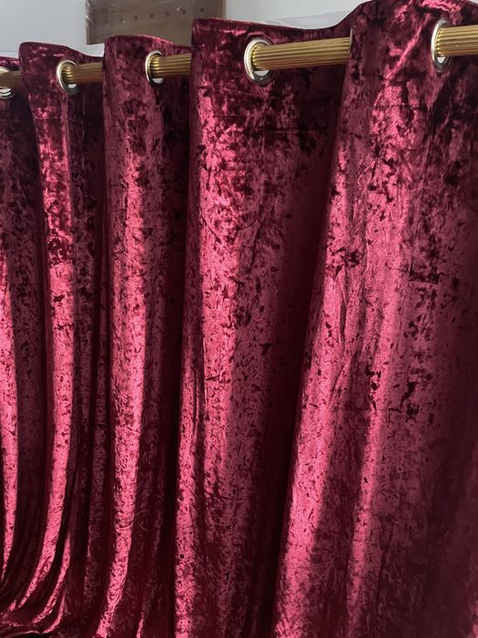 Aluguer curtina vermelha