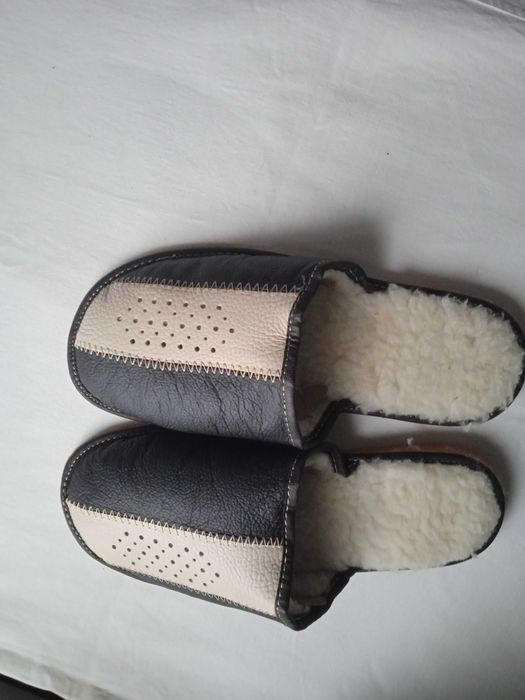 Кожаные мужские тапочки на овчине