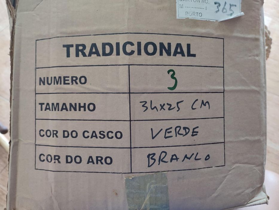 Bombo Tradicional em Bom Estado mais Baquetas.