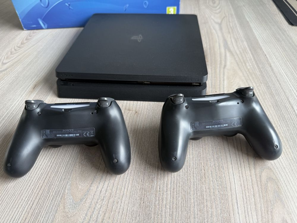 Sony PlayStation 4 PS4 + 2 pady oryginalne + oryginalne pudelko !
