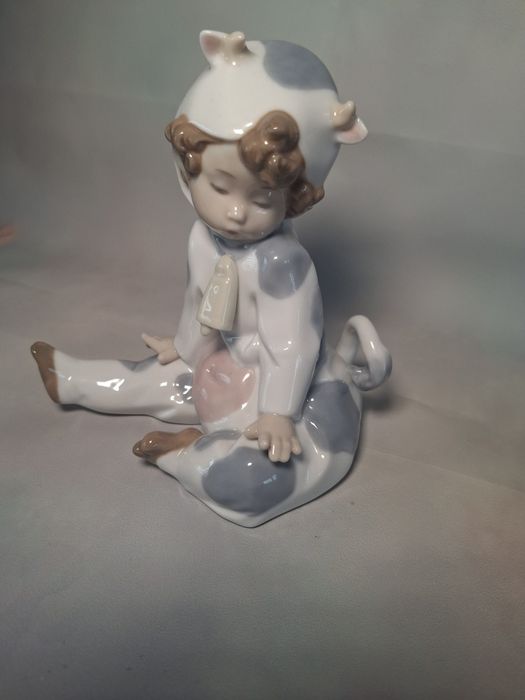 Porcelanowa figurka NAO chłopczyk w piżamie