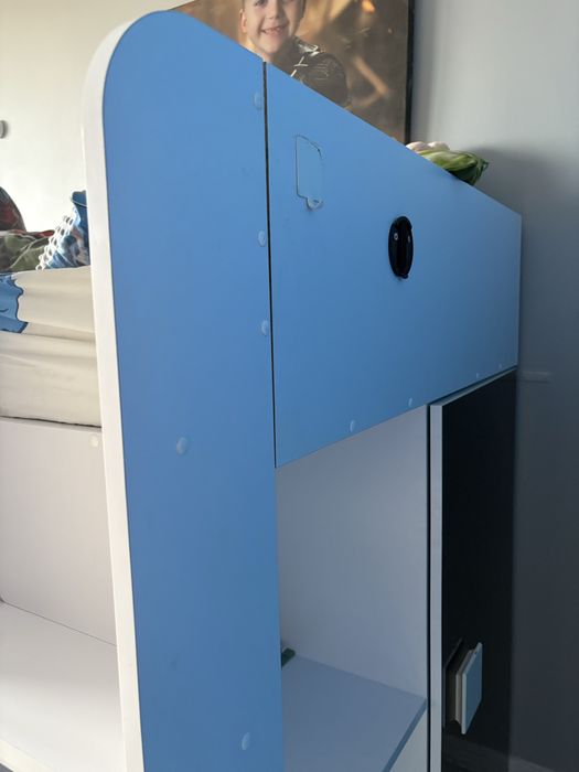 Łóżko piętrowe z biurkiem