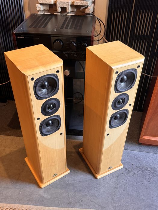 Castle Srirling 3 kolumny podlogowe