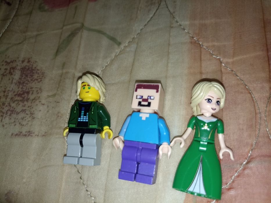 Продаю Lego фигурки