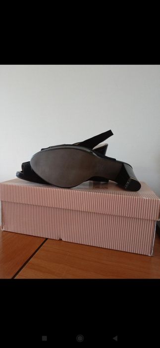 Sandália de salto alto