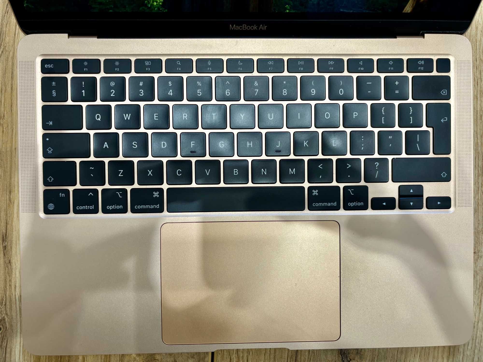 Macbook Air 13" w kolorze Rose Gold z procesorem Apple M1 2020r