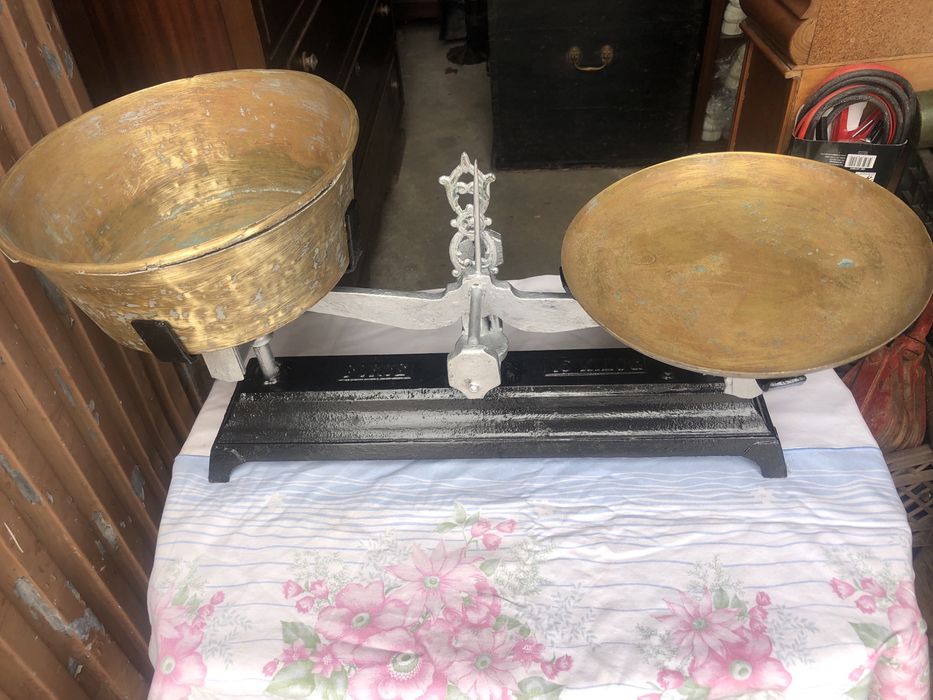 Balanca muito antiga  em bom estsdo