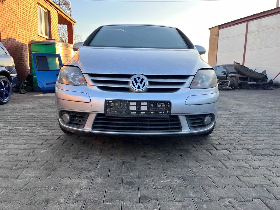 Golf Plus 5 Lampy fotele błotnik prawy drzwi  Kod lakieru LA7W