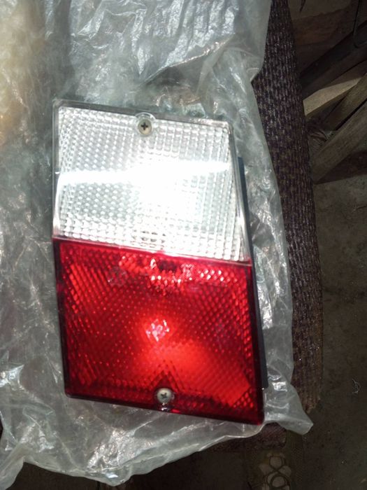 Нова задня ліва  оптика на шкоду фаворит