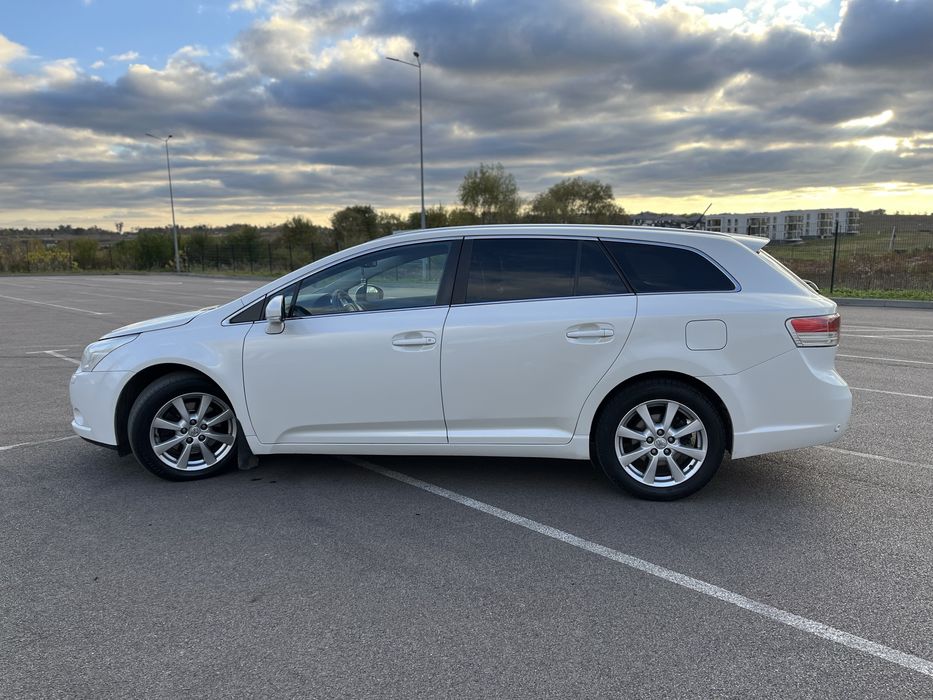 Тойота Авенсіс Т27