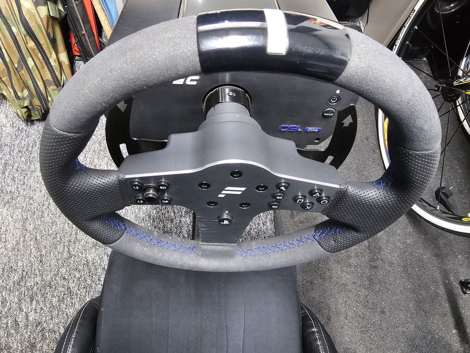 Kierownica z bazą i pedałami Fanatec CSL Elite