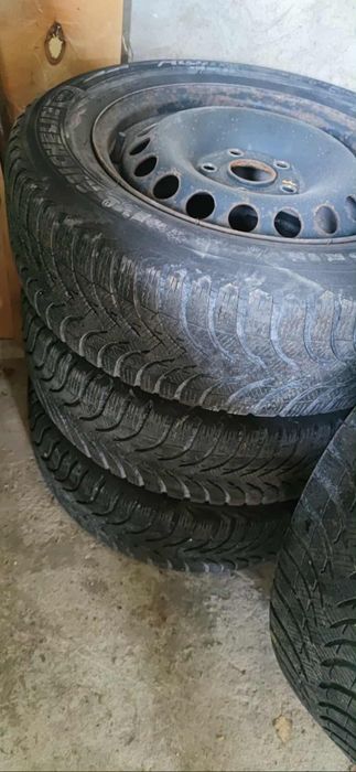 Felgi stalowe R15 z oponami Michelin – Golf V