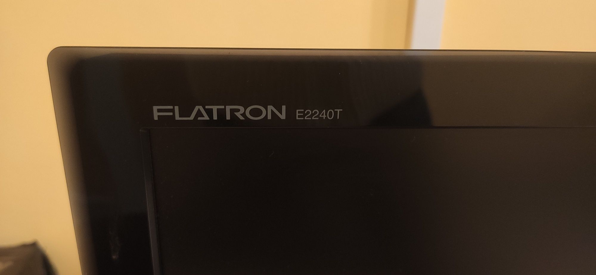 Monitor LG Flatron E2240T-PN 22 cale