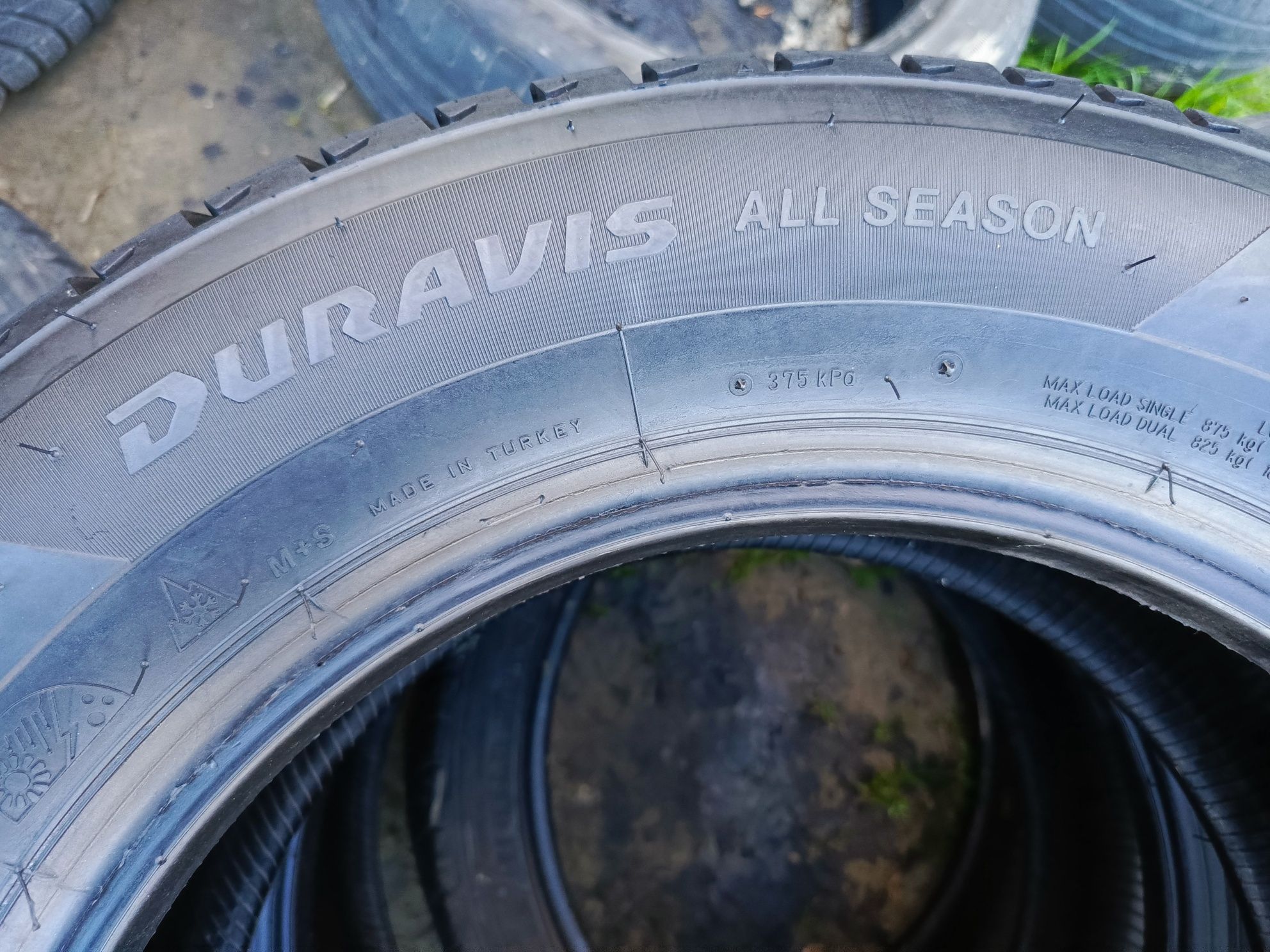Sprzedam prawie nowe opony Bridgestone 215/60 r16C