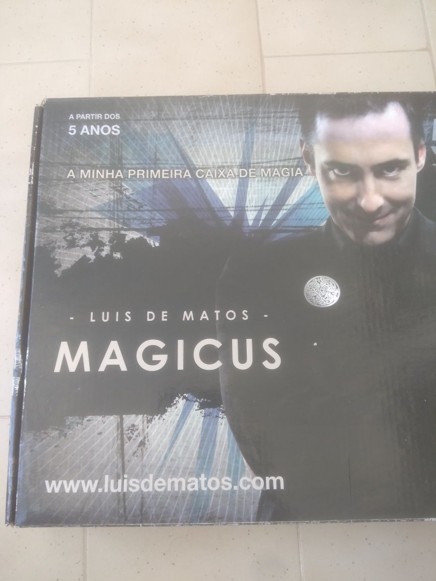 Caixa de magia Luís de Matos