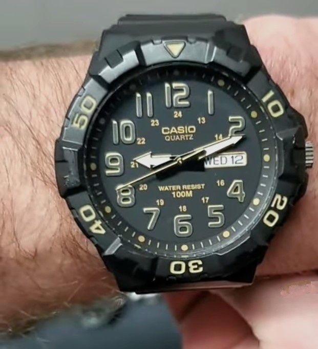 Кварцевий чоловічий годинник Casio MRW-210H-1A2VDF. Мілітарі, спорт.