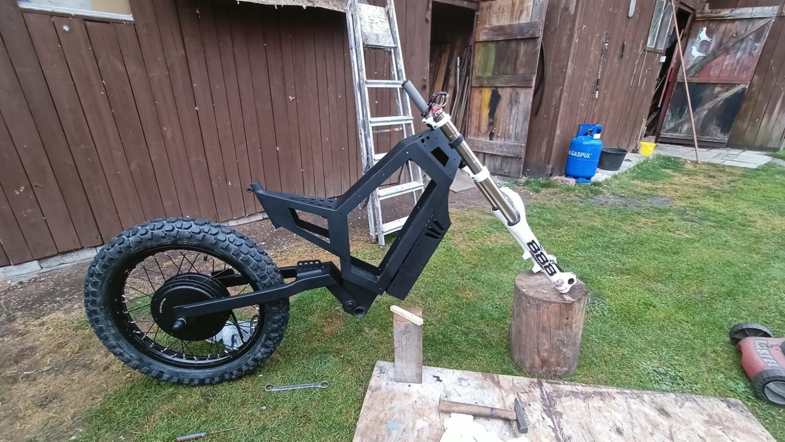 Niedokończone projekt roweru elektrycznego