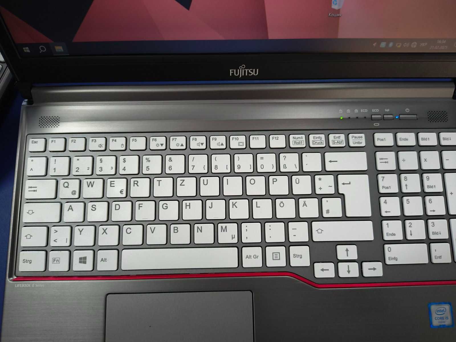 Японія в кількості - Fujitsu LIFEBOOK E756