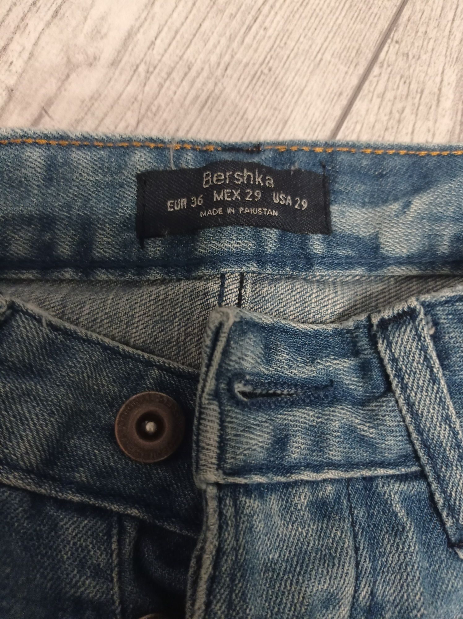 Spodenki Bershka r 36/29